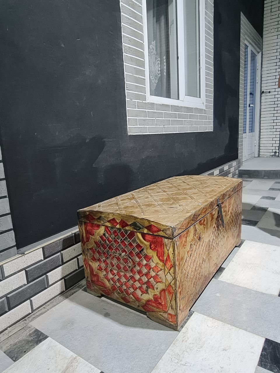 Sandiq sotiladi sredniy razmerda