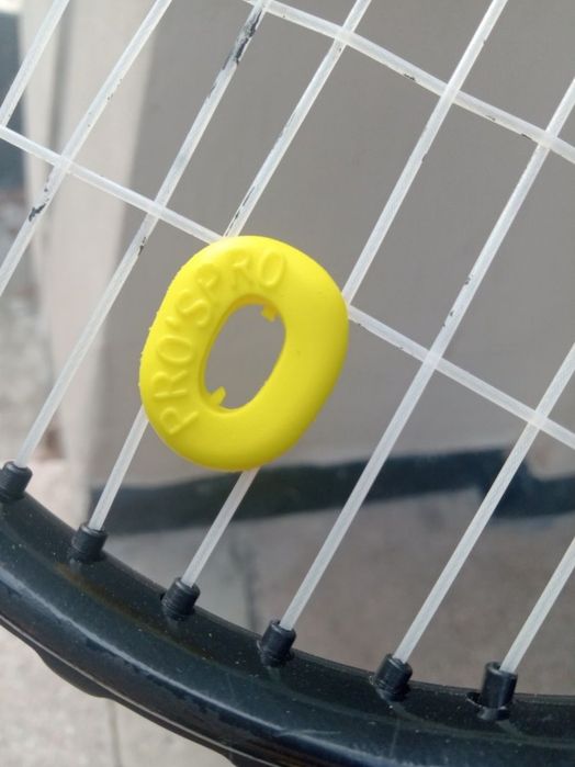 Racheta este originala , in stare foarte buna , mici urme folosinta ,