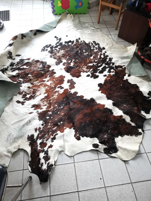 Естествена  кожа , размери : 230 см на 250 см