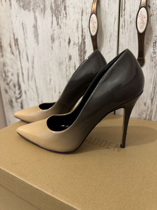 Обувки на ток Carvela