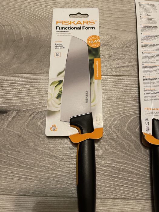 Cutit fiskars santoku