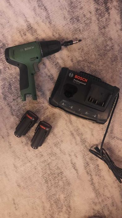 Bosch Easy Drill 1200 cu 2 acumulatori si incarcator universal