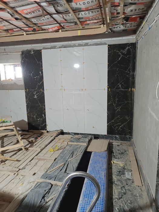 Кафель кладём аккуратно