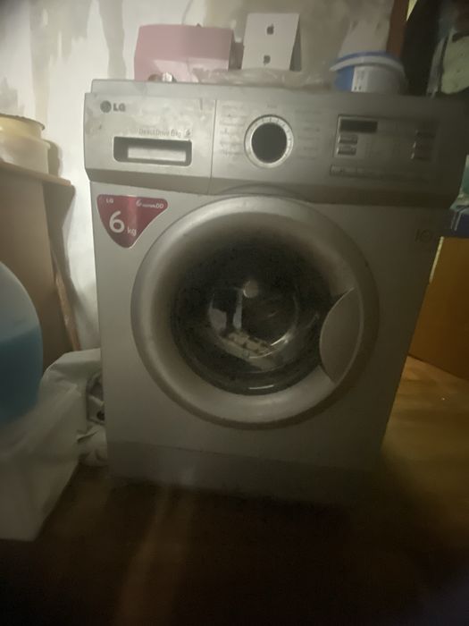 Продам на запчасти стиральную машину