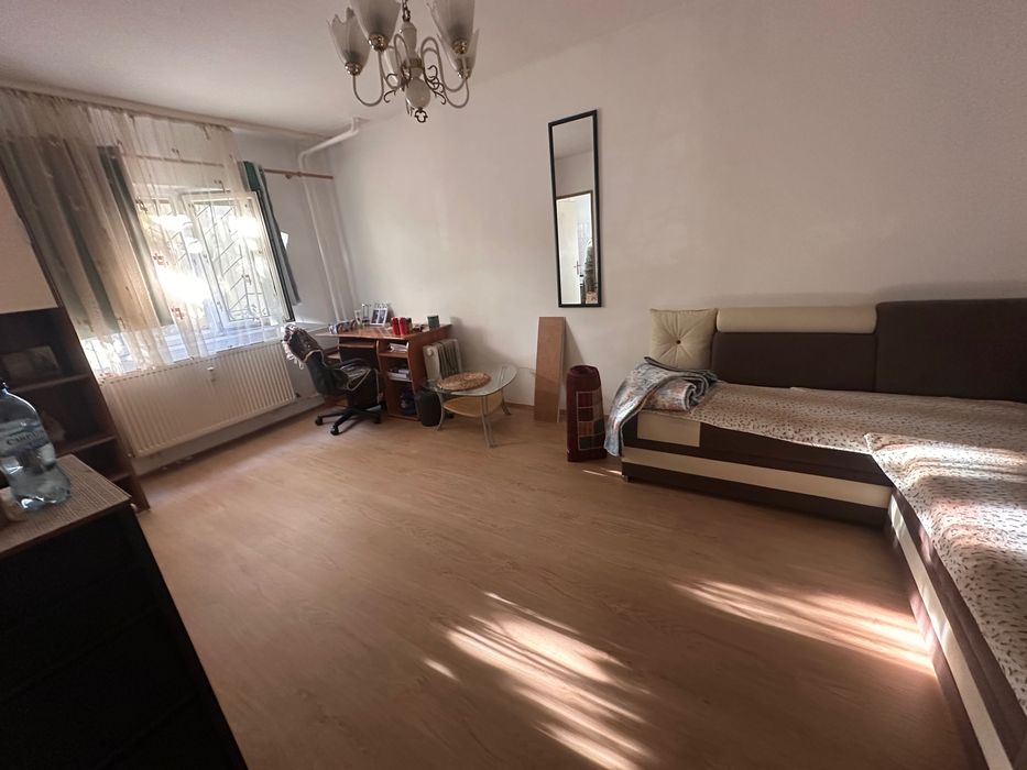 Închiriez apartament cu o cameră