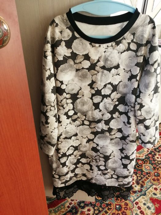 Продается недорого кардиган 46р мало ношенн внизу кружева, имеется два