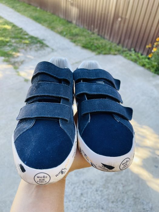 Vand adidasi premiata