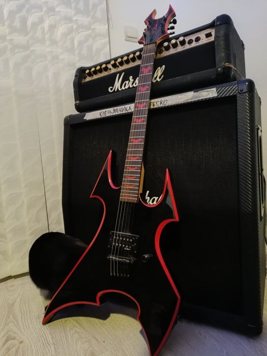 Леко модната B.C.Rich SOB електрическа китара