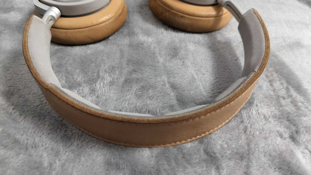 Casti cu fir Over Ear Bang & Olufsen BeoPlay H6