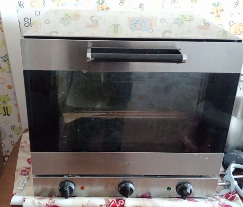 Продам конвекционную печь смег и миксер кенвуд
