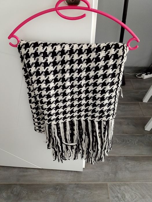 Дамски шал Reserved