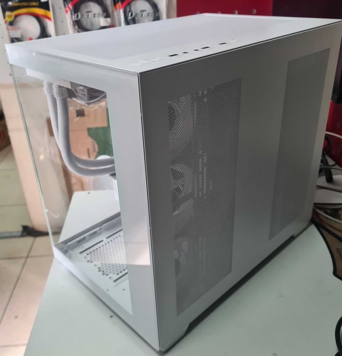 Ryzen 7 9800X3D/32GB GDDR5/2TB SSD NVME/RTX 5070TI-16GB