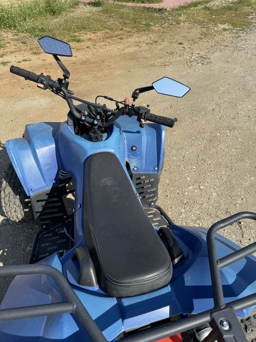 Atv marca kxd cu motor de 125cc