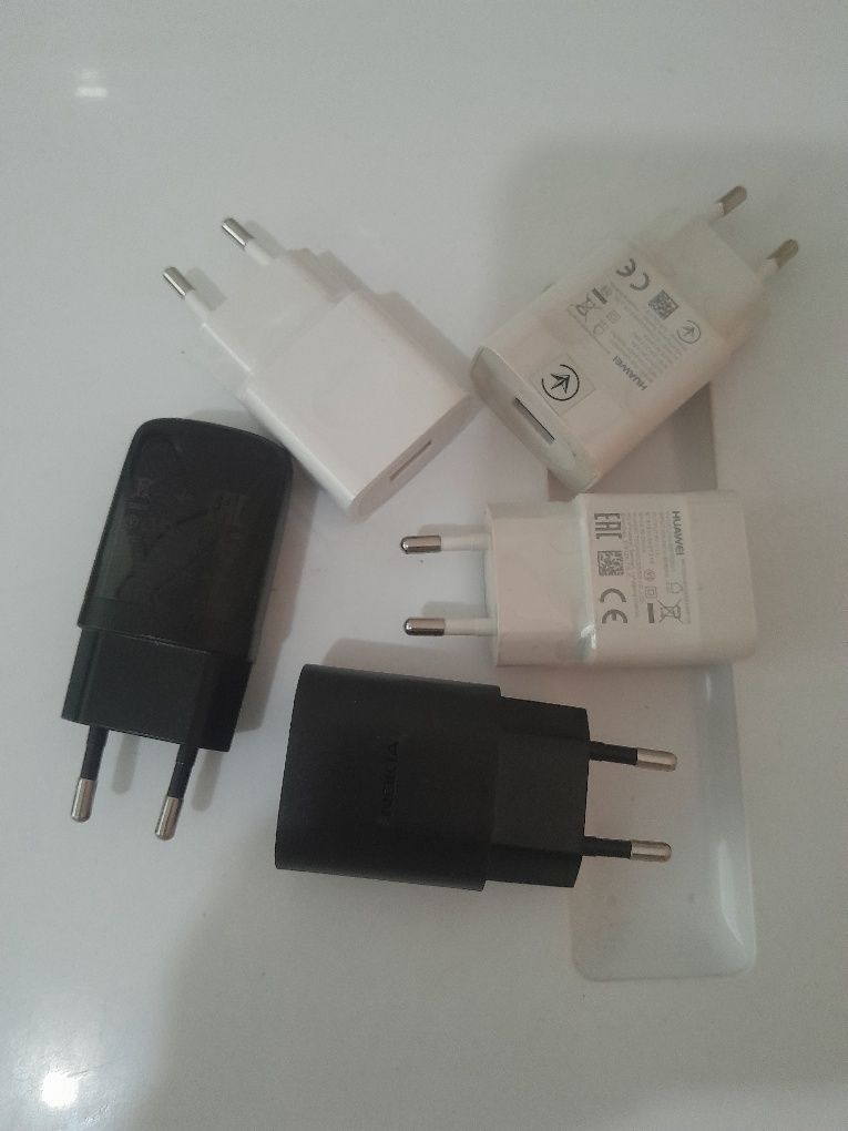 Универсално USB зарядно за контакт USB адаптер за зареждане