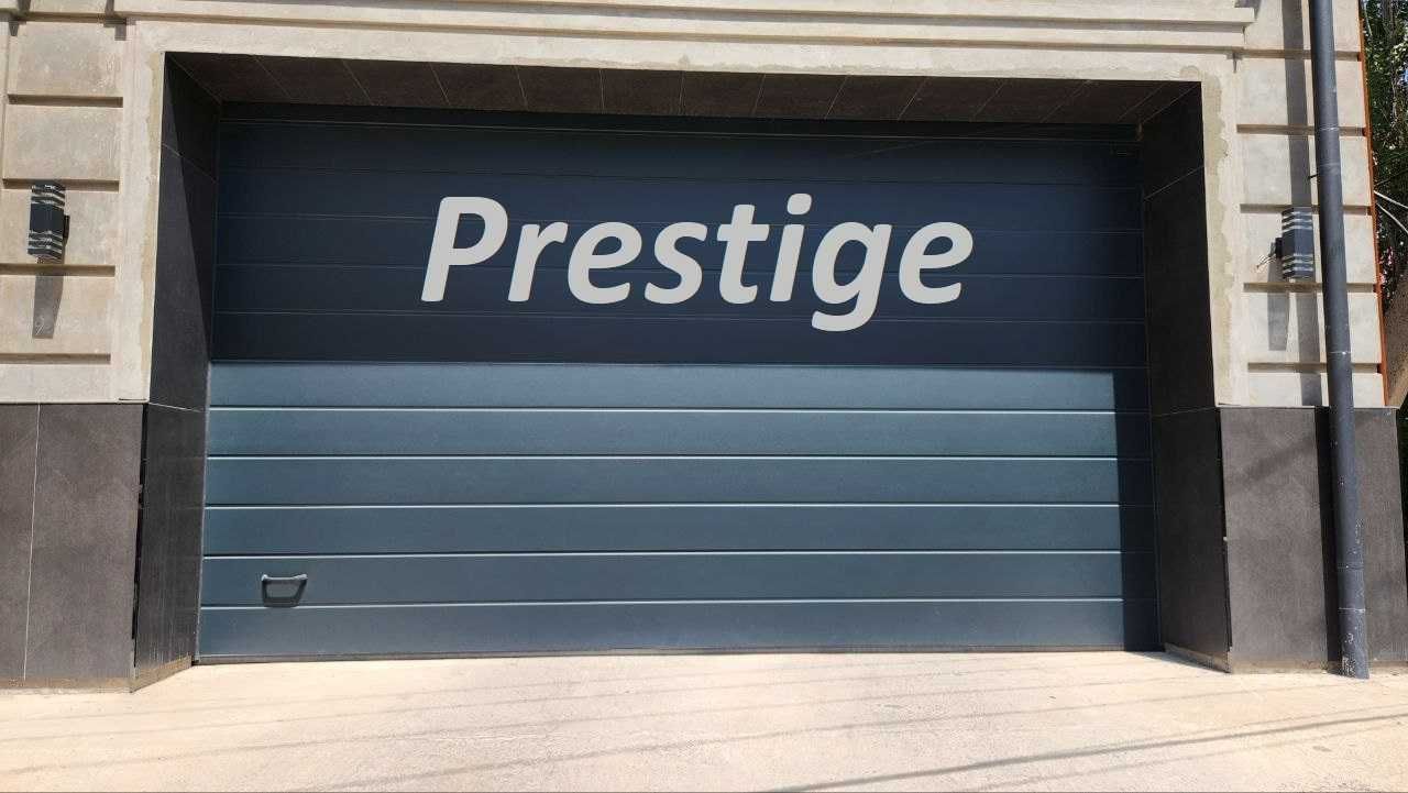 Элитные секционные ворота Алютех Prestige.
