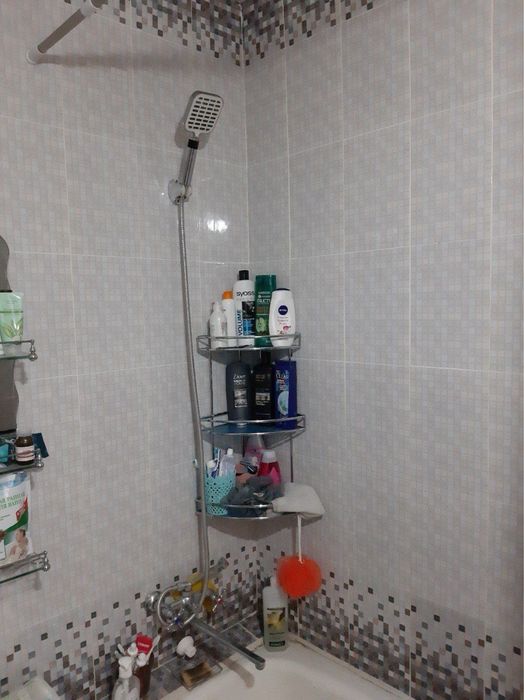 Срочно Продаётся 2 х комнатная квартира на 2 этаже в кирпичном доме .