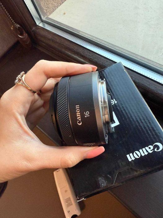 Обектив Canon RF 16mm f/2.8 STM