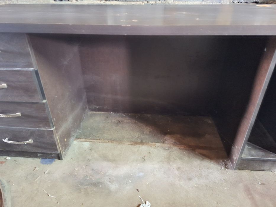 Срочно продаю офисный мебель бу в хорошом состояние  2шт