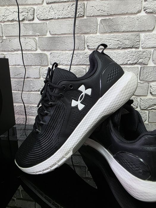 Оригинальные кроссы Under Armour