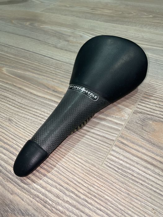 Седалка TUNE Speedneedle Marathon, 135 мм, 100 г