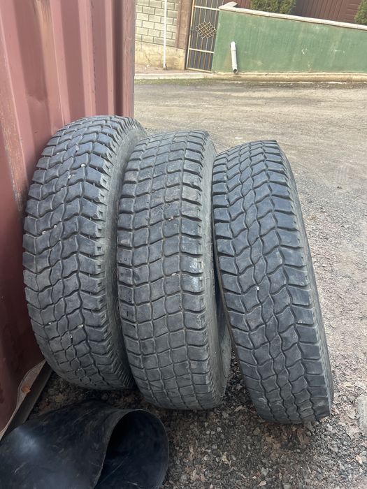 Шины на камаз. 3 шт с камерами