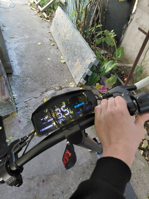 Vând trotineta electrica kukirin g2(2025) in stare impecabila.