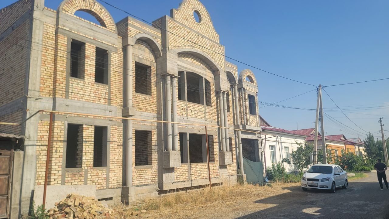 Гулистон шахарда учаска сотилади.