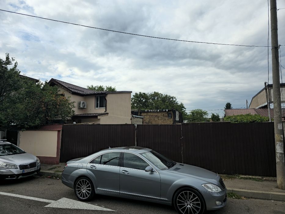Vand teren zona pucheni cu utilitati