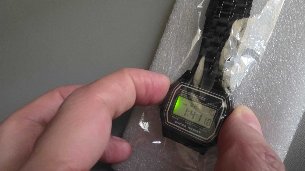 Ceas electronic retro, nou