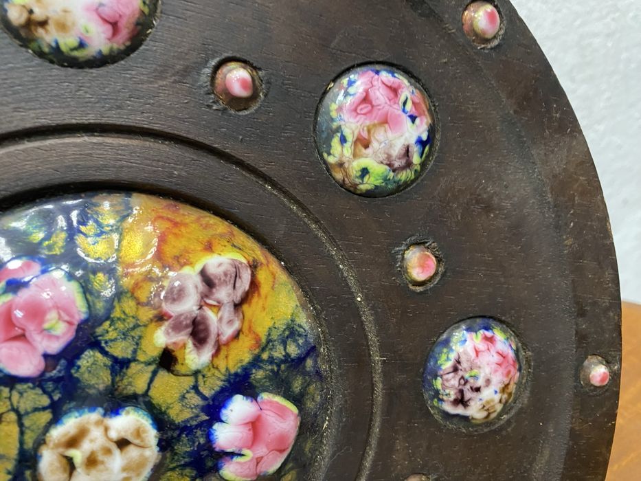 Стара декоративна чиния с ръчно рисуван емайл върху метал франция