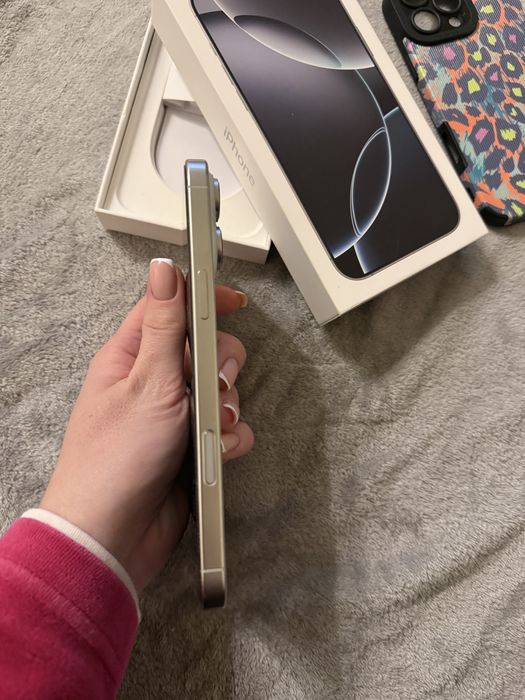 Iphone 16 pro max white