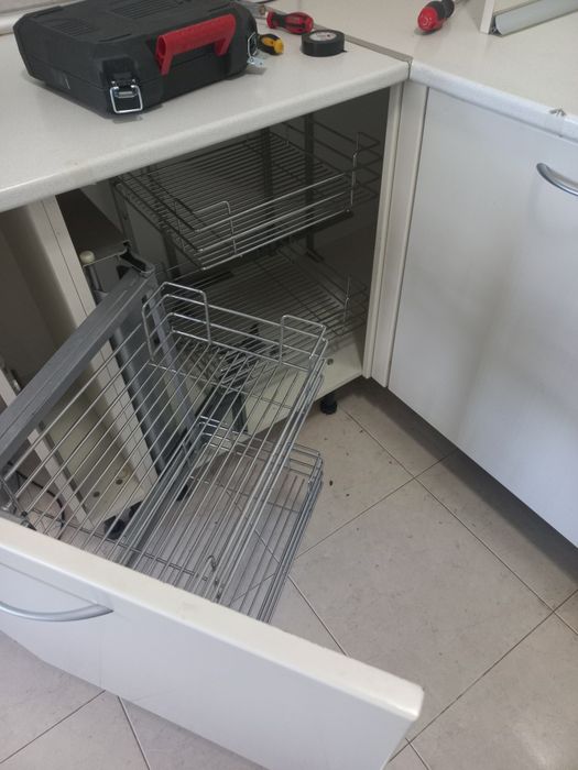 Метални механизми за кухненски шкаф