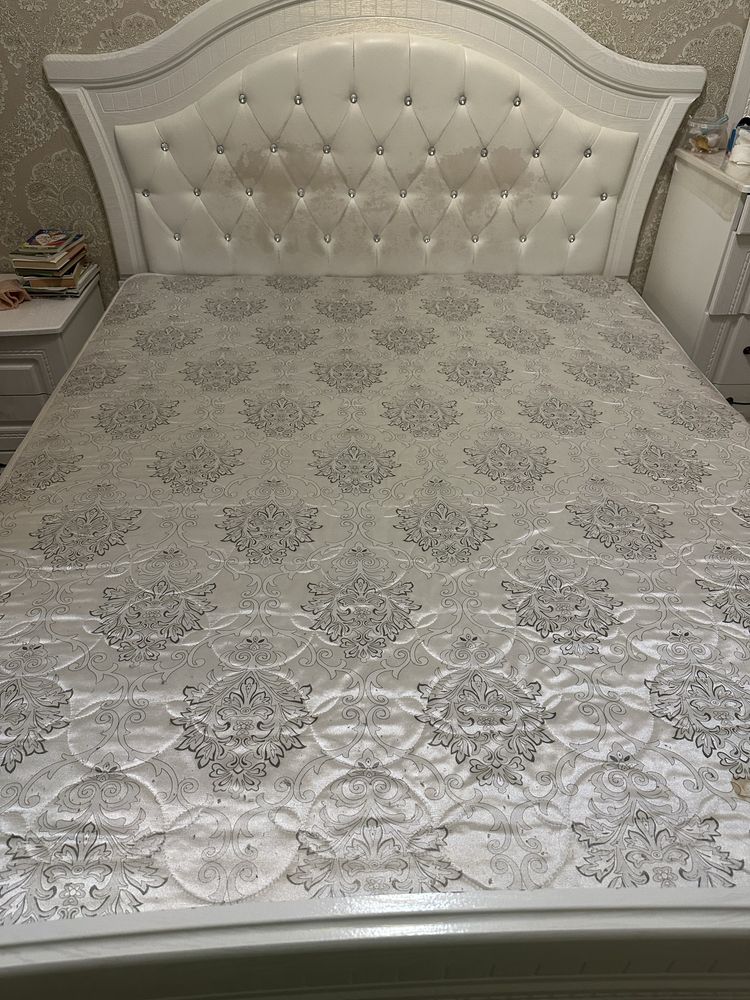 Продам кровать с матрасом