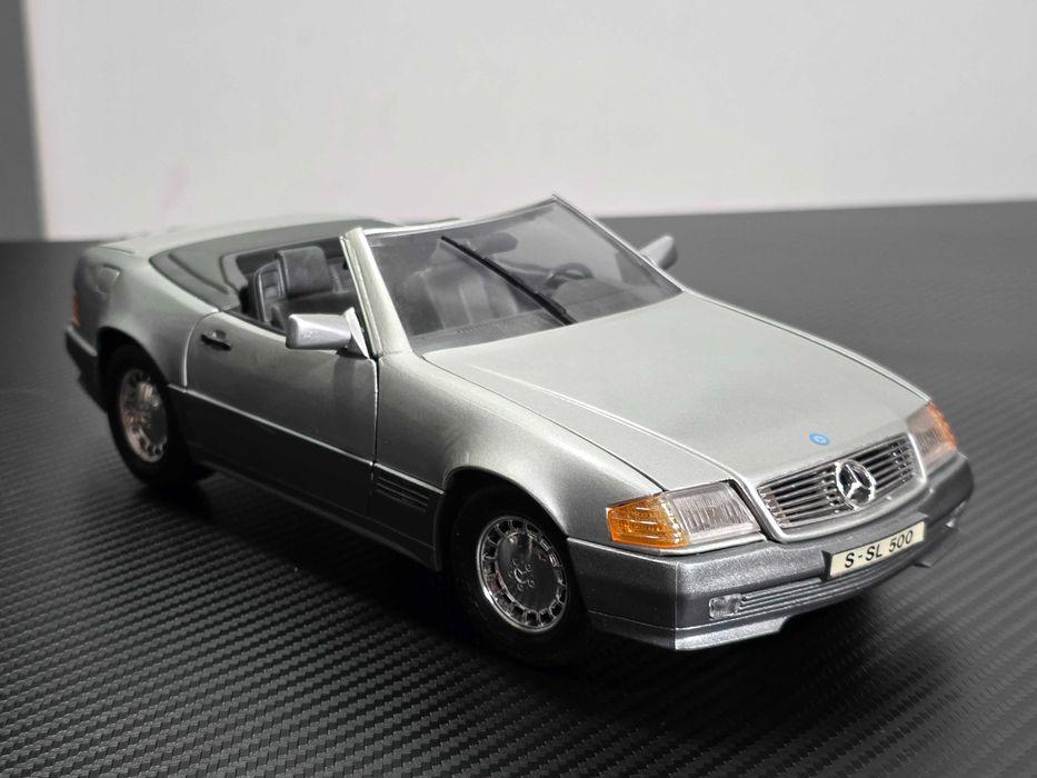 Macheta Auto 1/18 Revell Mercedes Benz 500 SL 1989 Gri