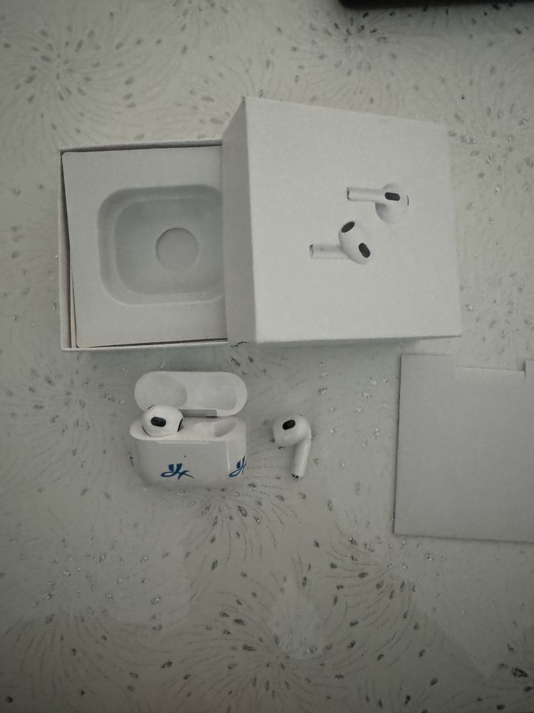 Vand casti Airpods