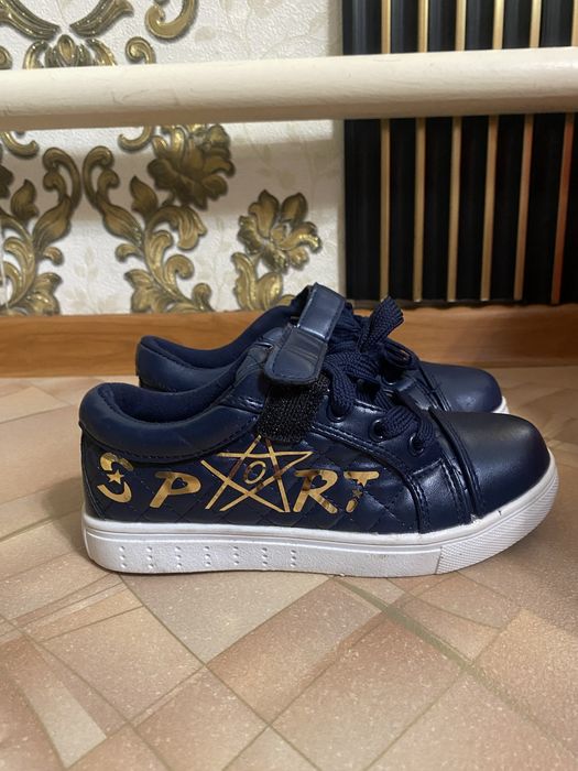 Кроссовки на девочку новые