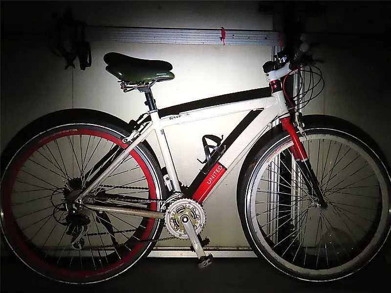 LED фар за велосипед с електронен звънец и светлинен сензор HJ062