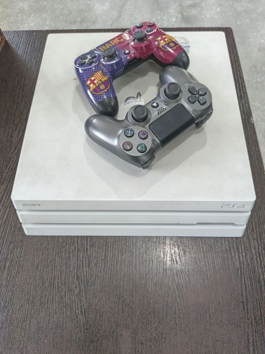 Play station 4 Pro sotiladi