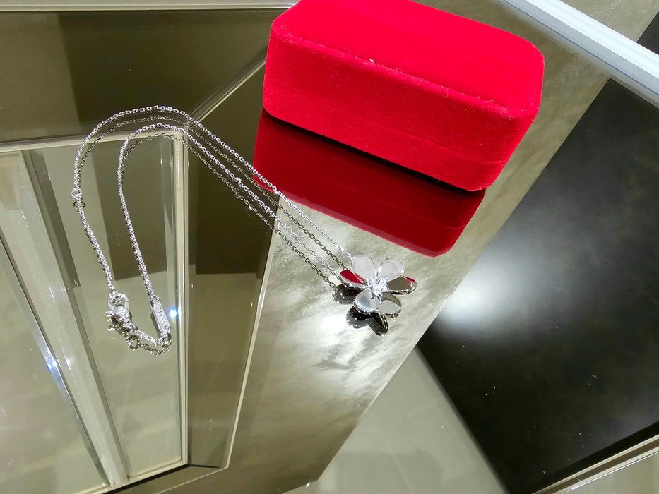 Van Cleef & Arpels VCA Silver Frivole Large Diamond Дамско Колие