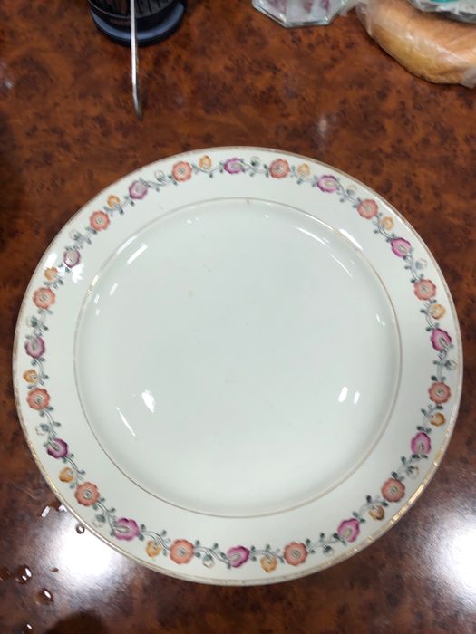 Сотилади ош табак большое блюдо