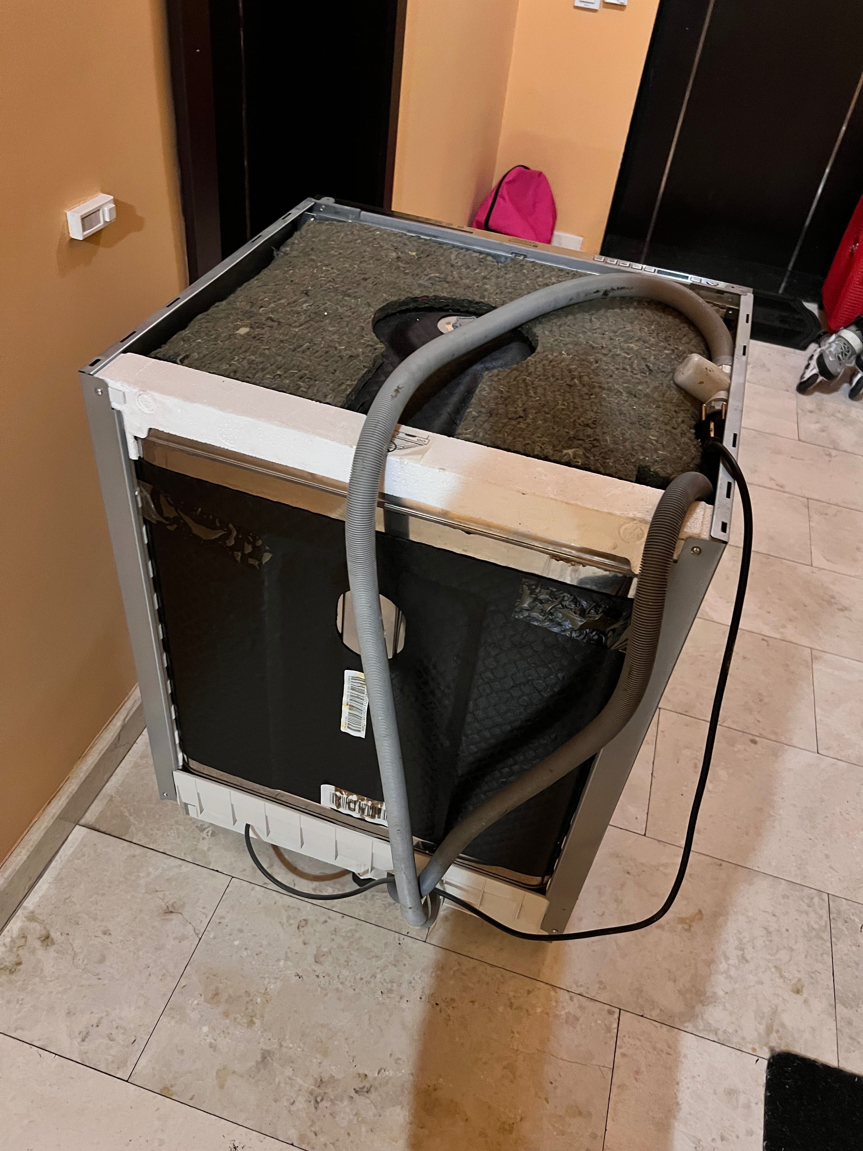 Съдомиялна машина Hotpoint Ariston LTF11S112EU за части
