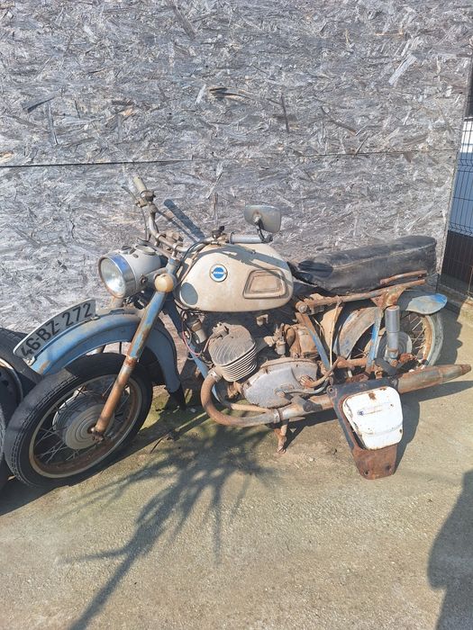 Motocicleta ij 56
