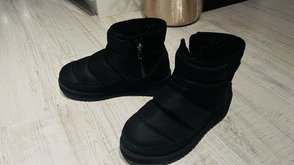 Ghete UGG originale Nr. 36, negre cu platforma, impermeabile