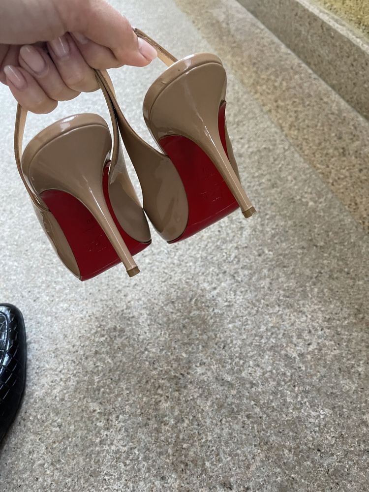 Pantofi Louboutin originali