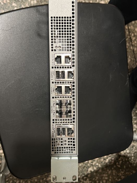 Router Cisco ASR-920-4SZ-A fara licenta pentru 10gb