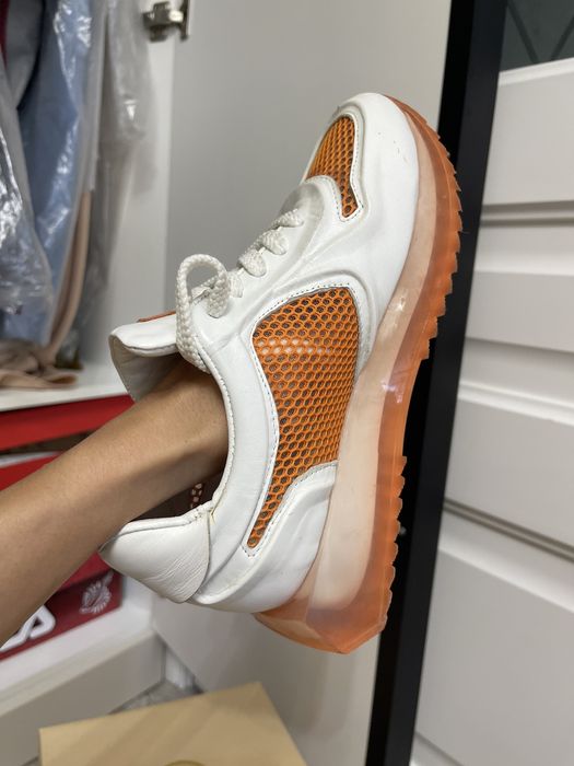 Кроссовки женские