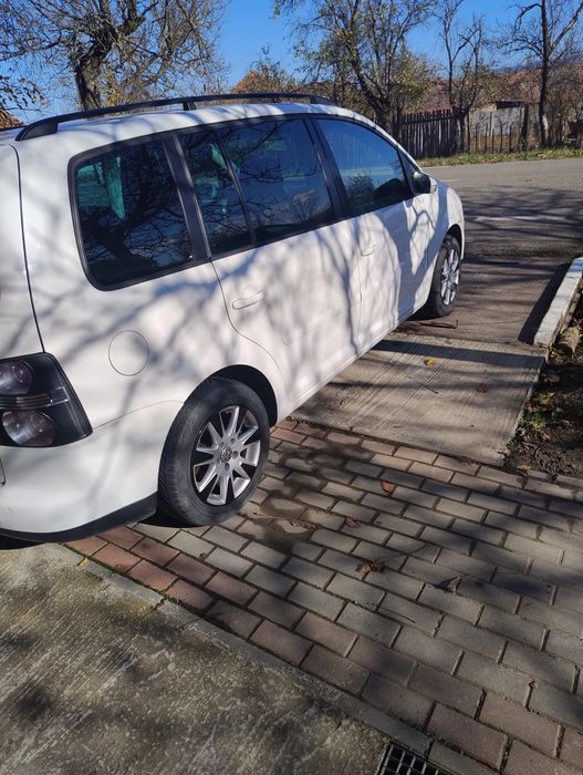 Vând vw touran 2.0 tdi