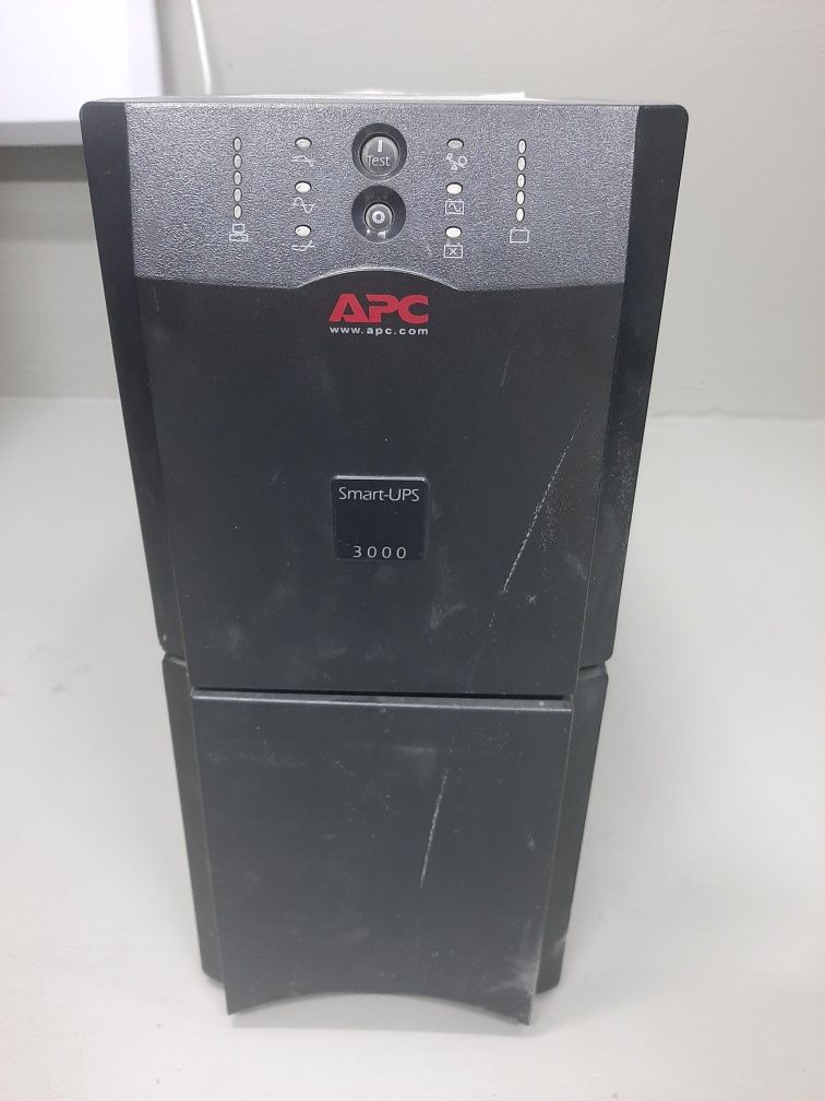 Источник бесперебойного питания  ИБП UPS APC 3000