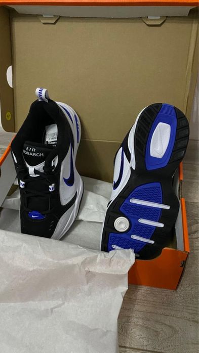 Adidasi Nike noi la cutie