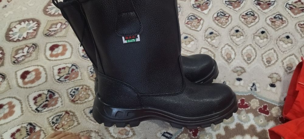 Продам зимнюю. спецовку, сапоги